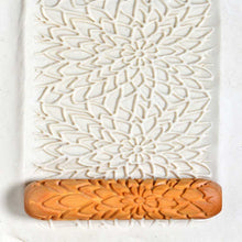 Load image into Gallery viewer, MKM Big Hand Roller Chrysanthemum BHR-052