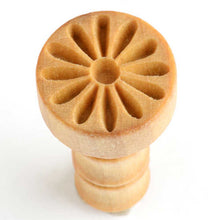 Load image into Gallery viewer, MKM Medium Round Stamp Flower SCM-003