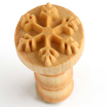 Load image into Gallery viewer, MKM Medium Round Stamp Snowflake SCM-092