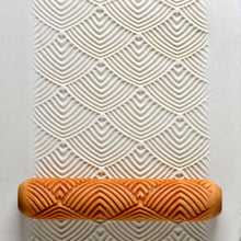 Load image into Gallery viewer, MKM Big Hand Roller Feathers BHR-37