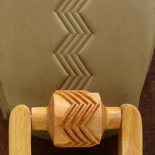 Load image into Gallery viewer, MKM Medium Handle Roller 4 Zag RM-003