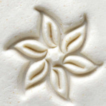 Load image into Gallery viewer, MKM Medium Round Stamp Flower Outline SCM-059