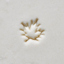 Load image into Gallery viewer, Mini Round Stamp Maple Leaf Outline SMR-032