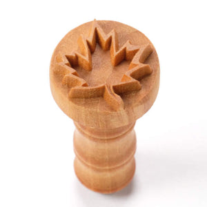 MKM Medium Round Stamp Maple Leaf Outline SCM-054