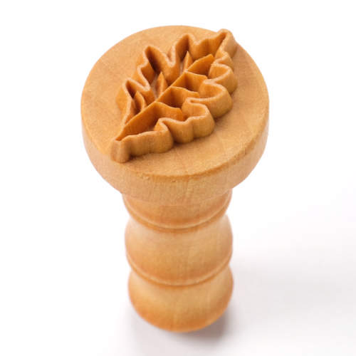 MKM Medium Round Stamp Oak Leaf Outline SCM-266