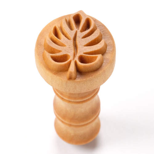 MKM Medium Round Stamp Monstera Leaf SCM-282  The Potter's Center