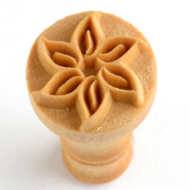 MKM Medium Round Stamp Flower Outline SCM-059