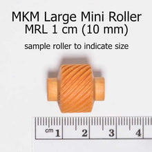 Load image into Gallery viewer, MKM MRL-018 Mini Roller 1 cm Feathered Lines
